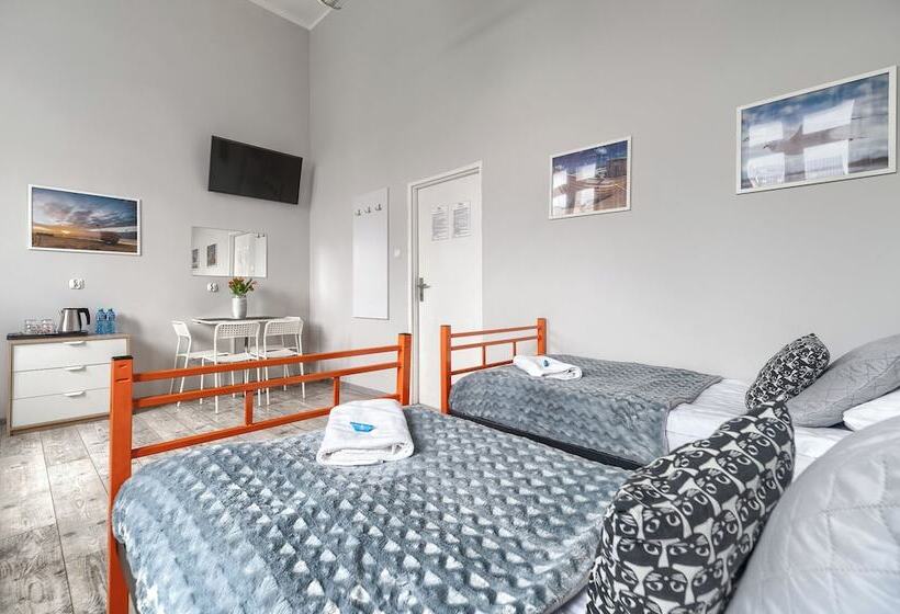 اتاق استاندارد چهارنفره با سرویس بهداشتی مشترک, Stawa Apart Hostel