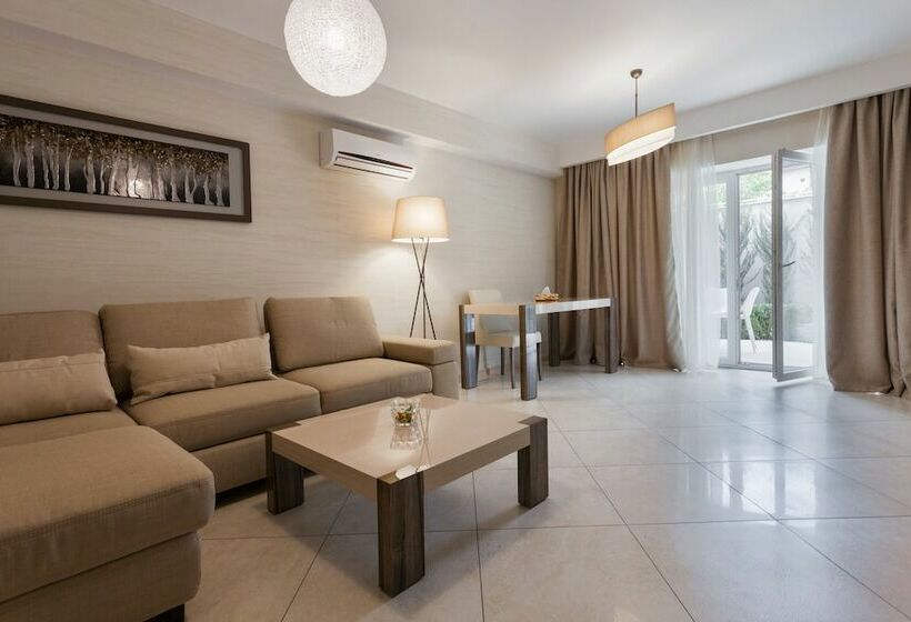 , Sun City Arcadia Apartments