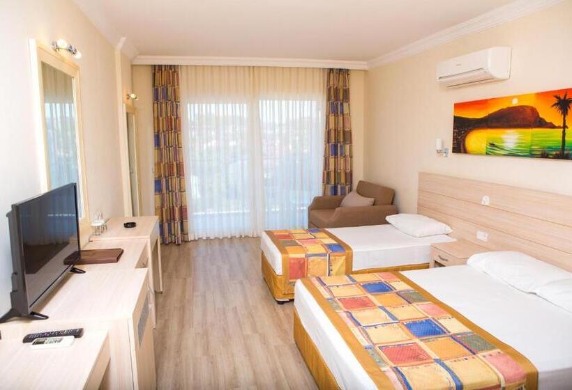 Standard Triple Room, Gardenia Beach