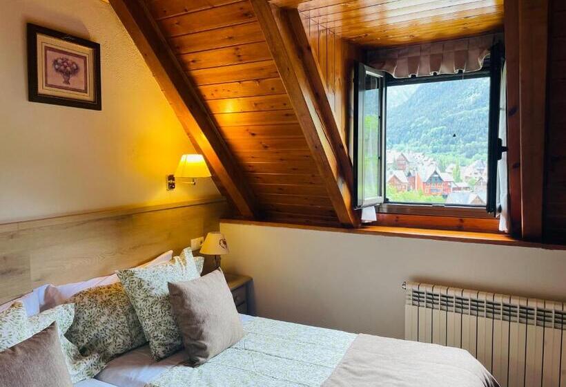 اتاق استاندارد, Hostal Escuils
