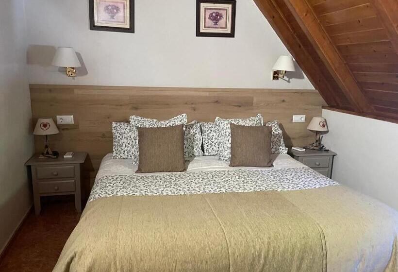 اتاق استاندارد یک نفره, Hostal Escuils