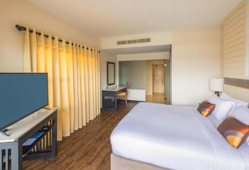 Suite Deluxe, Deevana Plaza  Phuket Patong