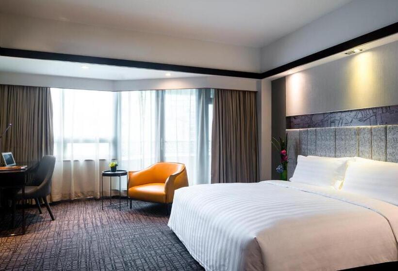 Deluxe Room King Bed & City View, Grand Mercure Shanghai Hongqiao