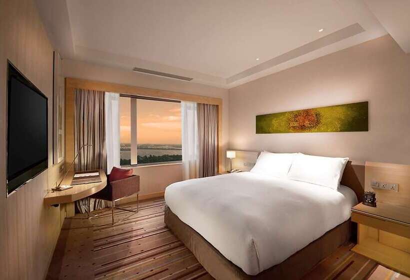 اتاق استاندارد با تخت بزرگ, Hilton Podgorica Crna Gora