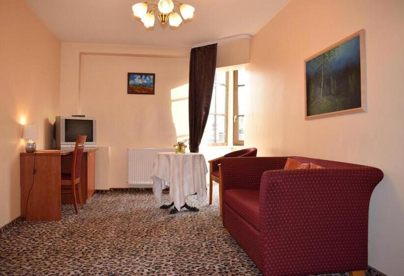 سوییت, Restaurant Smilga