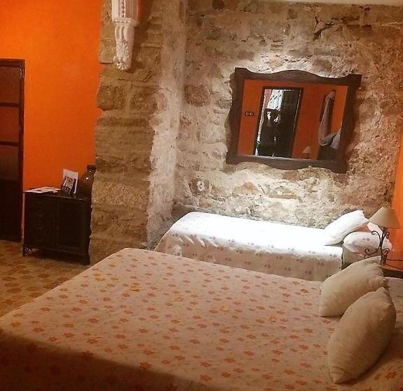 اتاق استاندارد سه نفره, Palacio Guzmanes