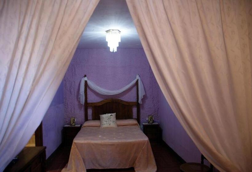 اتاق استاندارد سه نفره, Palacio Guzmanes