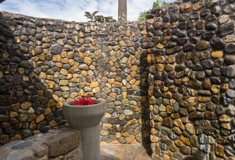 ویلای لوکس 1 خوابه, Uprising Beach Resort