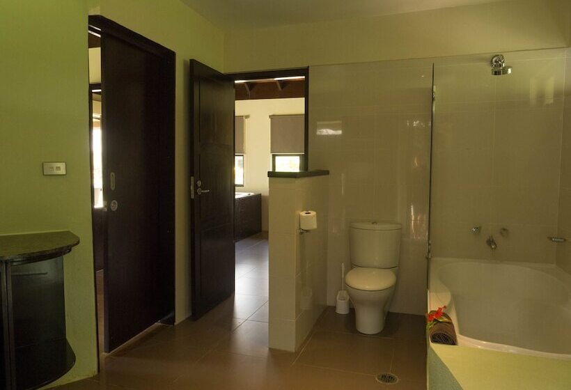 ویلای لوکس 1 خوابه, Uprising Beach Resort