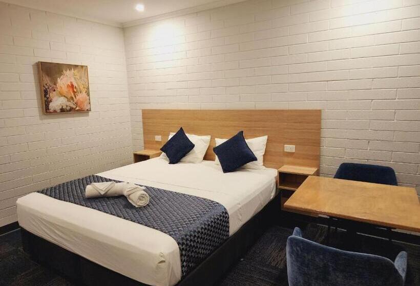 اتاق اجرایی با تخت بزرگ, Katherine Motel