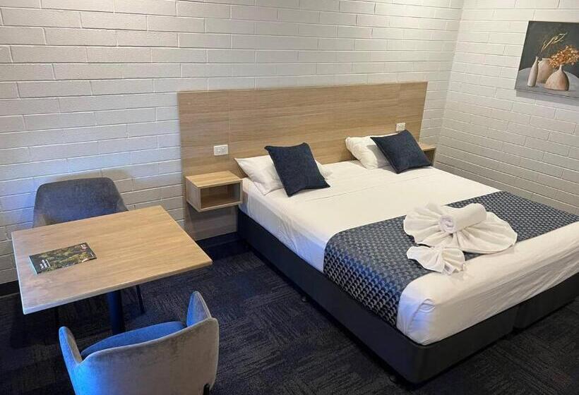 اتاق اجرایی با تخت بزرگ, Katherine Motel