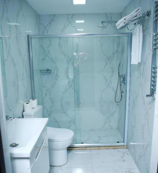 اتاق استاندارد یک نفره, Deluxe Hotel Ganja