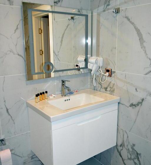 اتاق استاندارد یک نفره, Deluxe Hotel Ganja