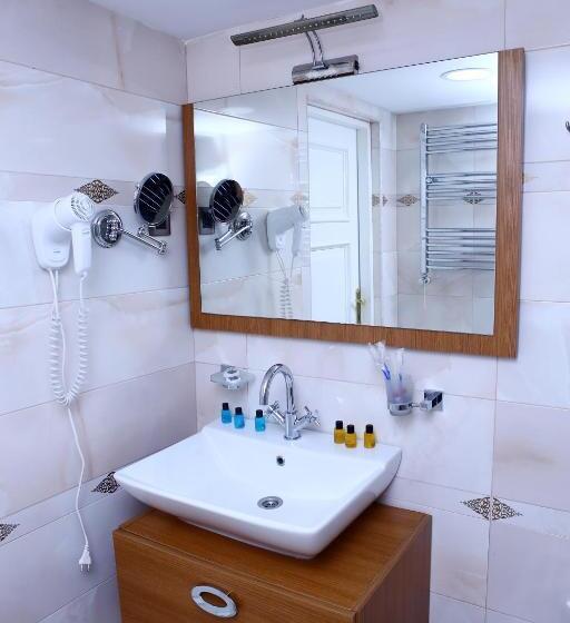 اتاق استاندارد یک نفره, Deluxe Hotel Ganja