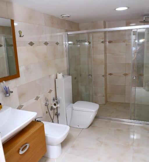 اتاق استاندارد سه نفره, Deluxe Hotel Ganja