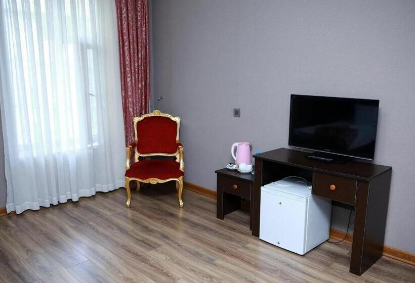 اتاق استاندارد سه نفره, Deluxe Hotel Ganja
