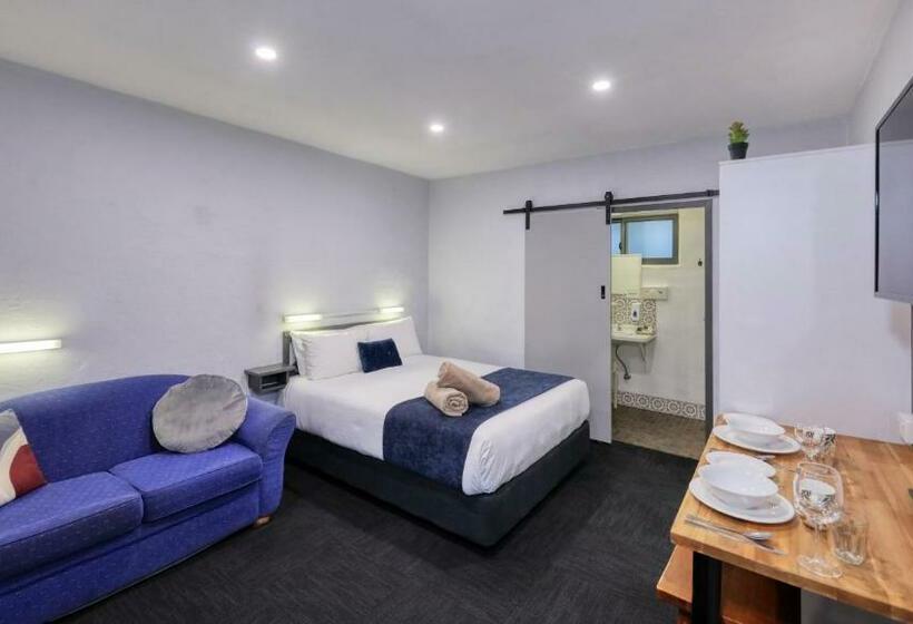 اتاق اکونومی, Parkes Federation Motel