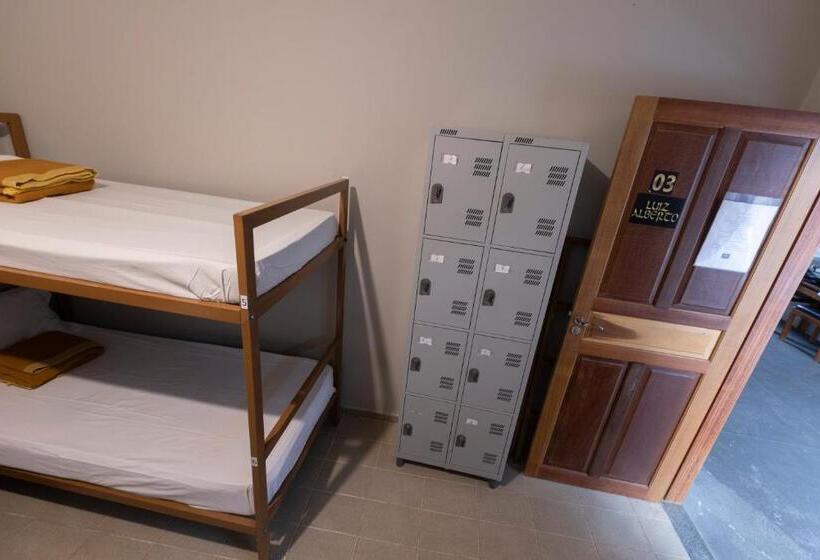 تختخواب در اتاق مشترک, Hostel Diniz