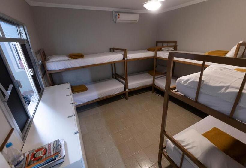 تختخواب در اتاق مشترک, Hostel Diniz