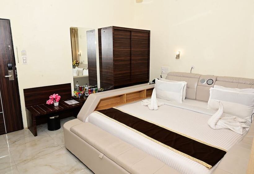 Premium Room Pool View, Vits Shanti Solitaire Arpora
