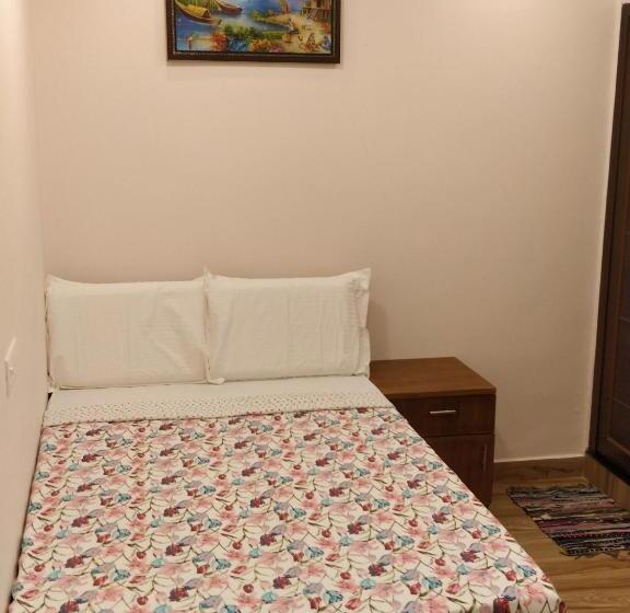 اتاق استاندارد یک نفره, Majestic Inn