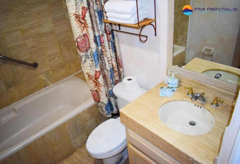 آپارتمان 2 خوابه با چشم‌انداز دریا, Marina Pinacate B 406
