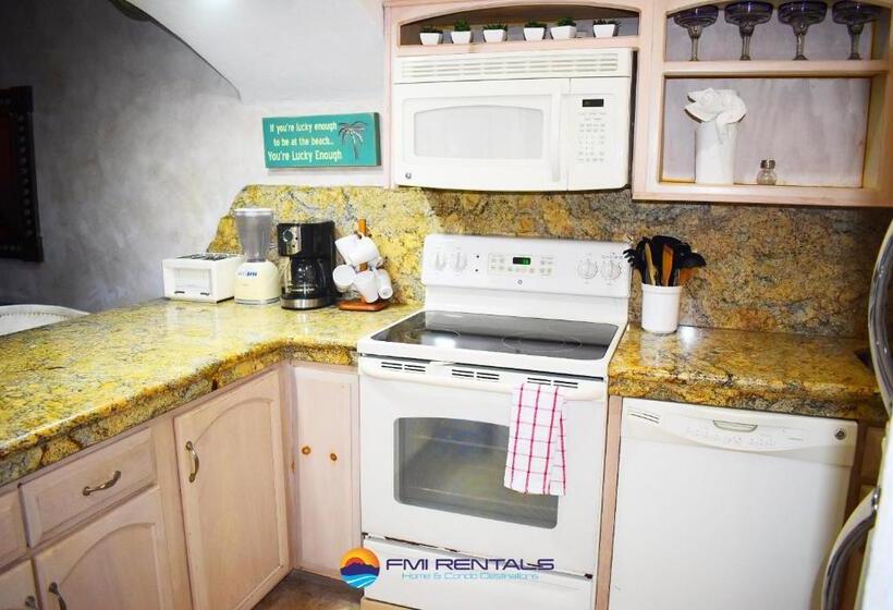 آپارتمان 2 خوابه با چشم‌انداز دریا, Marina Pinacate B 406