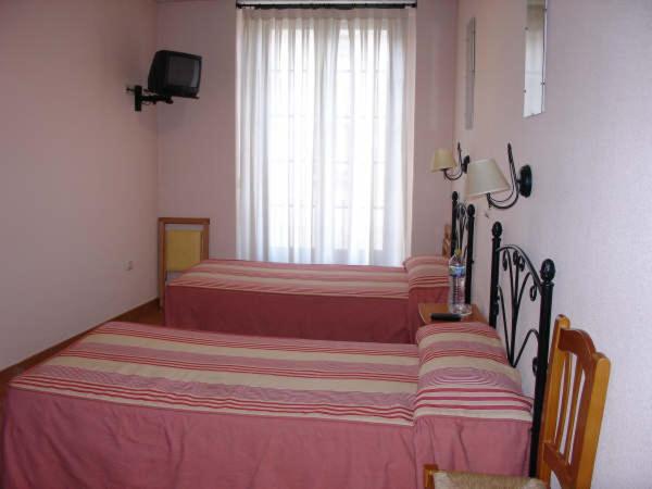 اتاق استاندارد سه نفره, Hostal La Cigueña