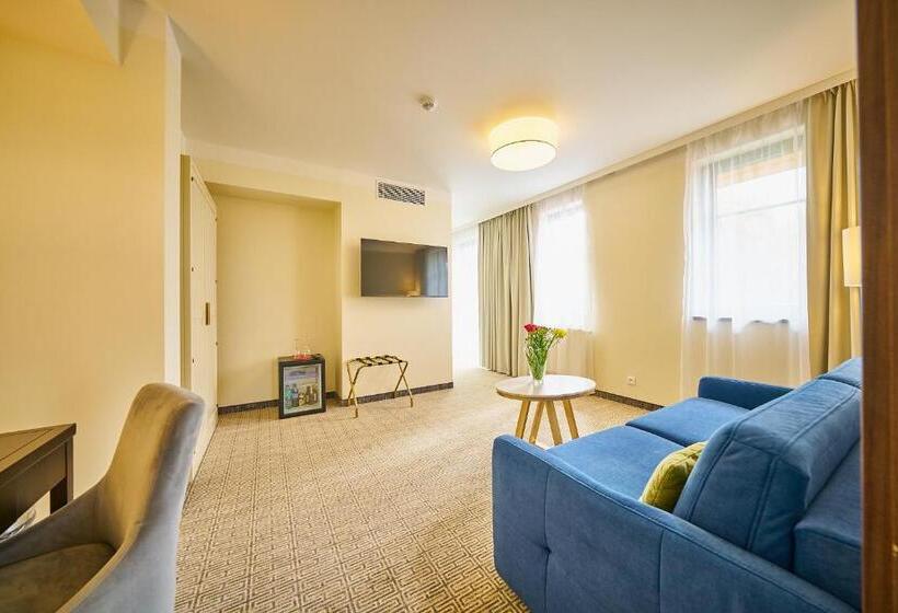 اتاق خانوادگی, Wellness Hotel Queens