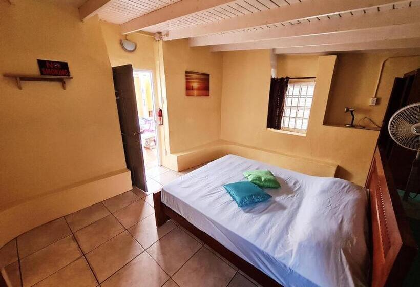 اتاق استاندارد با تخت بزرگ, La Bamba