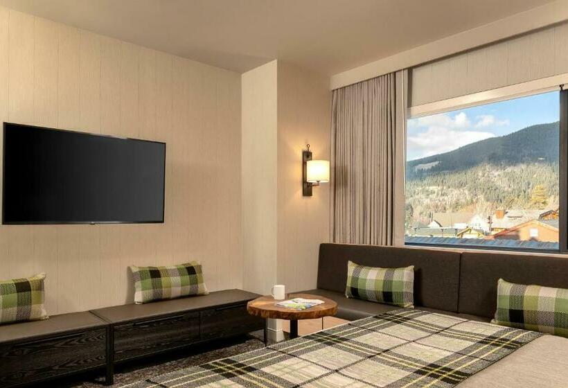 带大床的标准间, Peaks Hotel And Suites