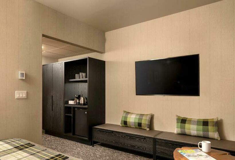 带大床的标准间, Peaks Hotel And Suites