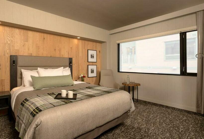 带大床的标准间, Peaks Hotel And Suites