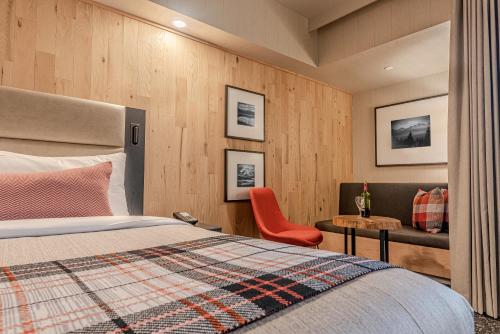 带大床的标准工作室, Peaks Hotel And Suites