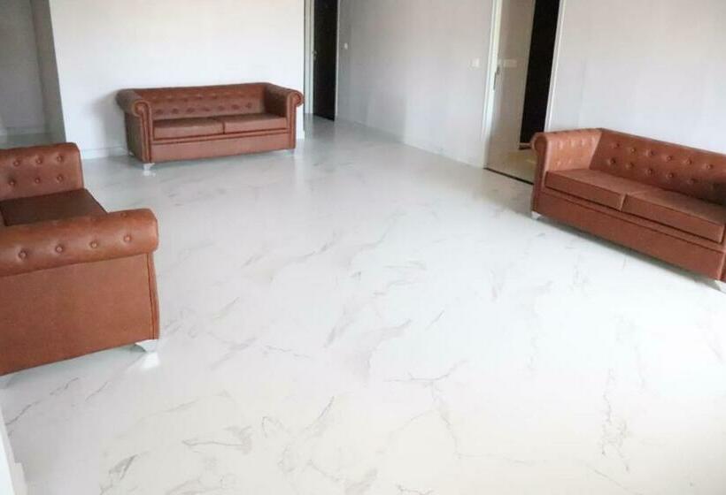 اتاق لوکس, Ckm Town Inn