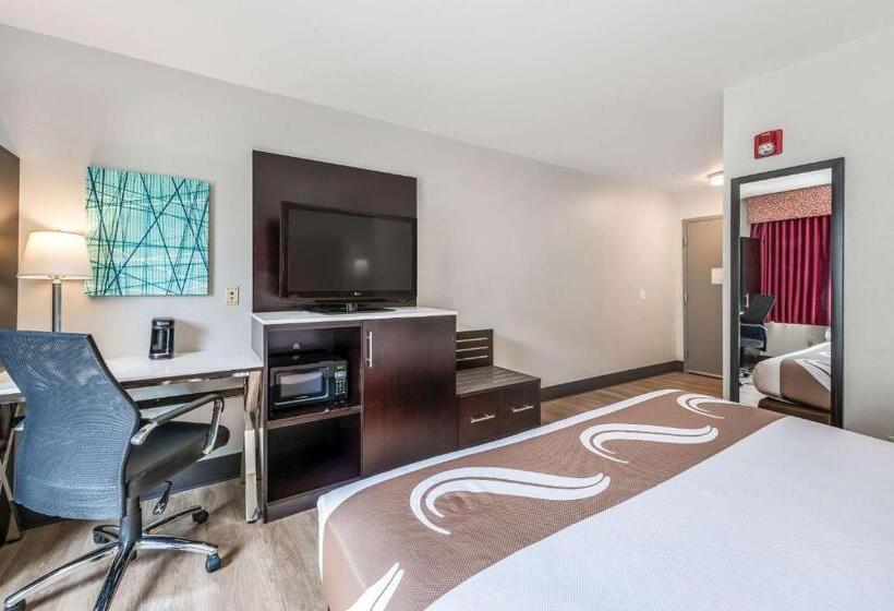 اتاق استاندارد با تخت بزرگ برای معلولان, Quality Inn Poughkeepsie