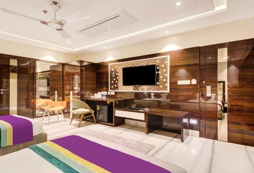Номер Deluxe, Treebo Premium Tahoora International