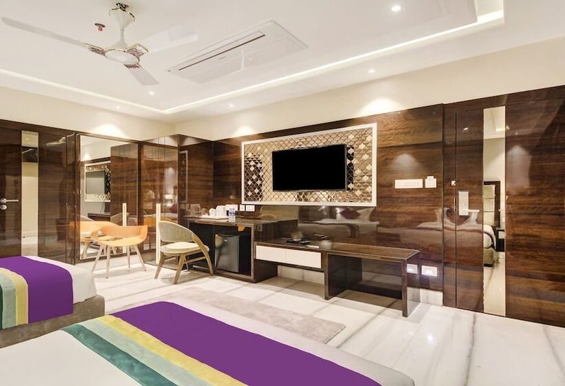 Номер Deluxe, Treebo Premium Tahoora International