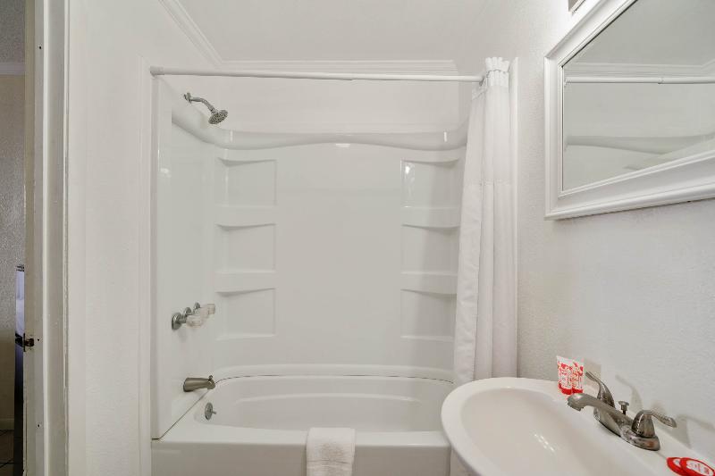 اتاق استاندارد با تخت بزرگ, Oyo  Rockport Bay View