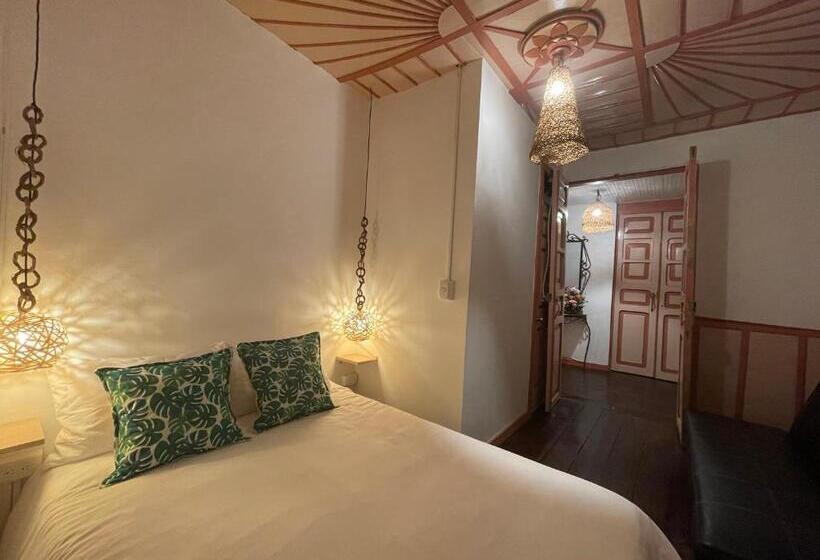 اتاق لوکس, Mahalo Hostel