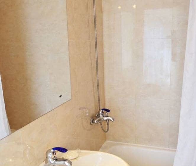 اتاق اکونومی, Aqua