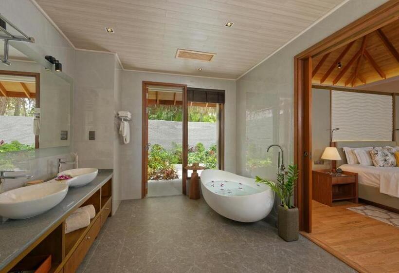 Standard Room, Baros Maldives