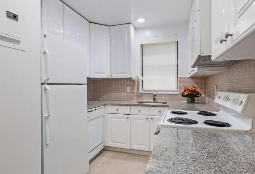 1 Bedroom Penthouse Apartment, Best Western Plus Hospitality House Suites