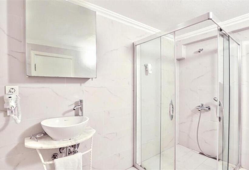 اتاق استاندارد سه نفره, Club çapa