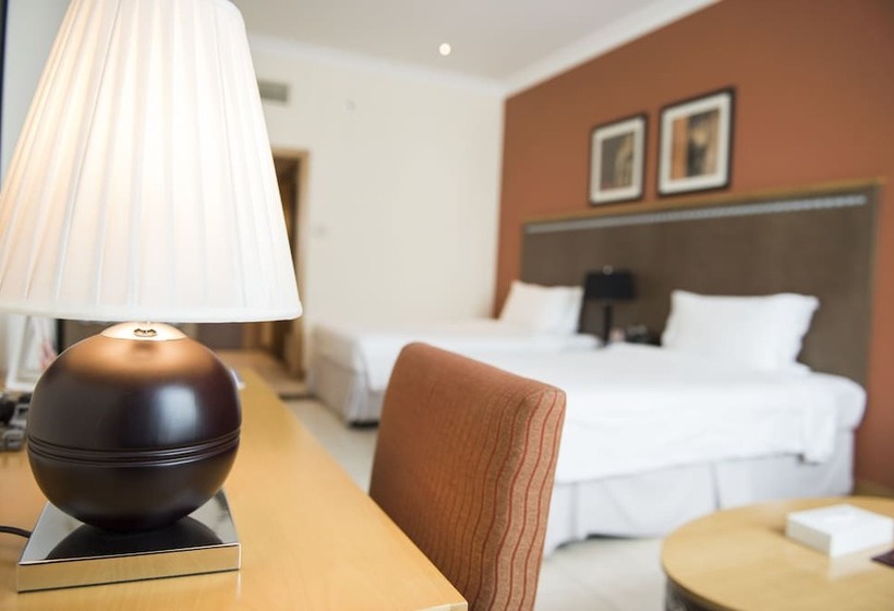 سوییت جونیور, Copthorne Al Jahra Hotel & Resort