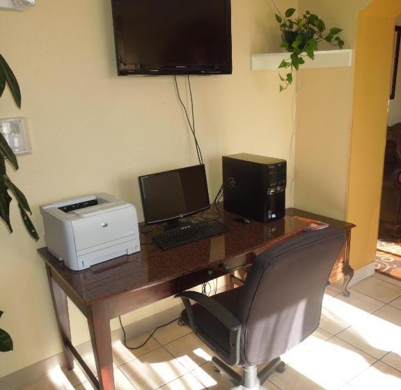 اتاق دلوکس مخصوص معلولین, Days Inn By Wyndham Colchester Burlington