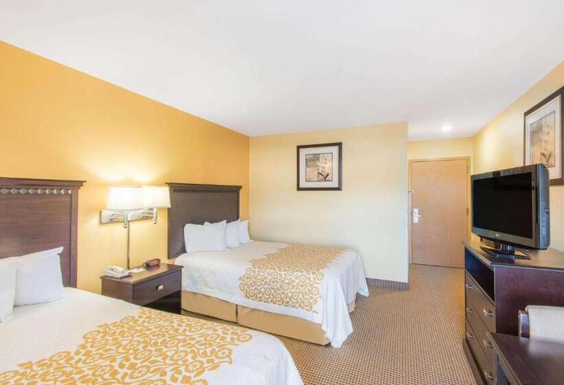 اتاق استاندارد با 2 تخت دوبل, Days Inn By Wyndham Colchester Burlington