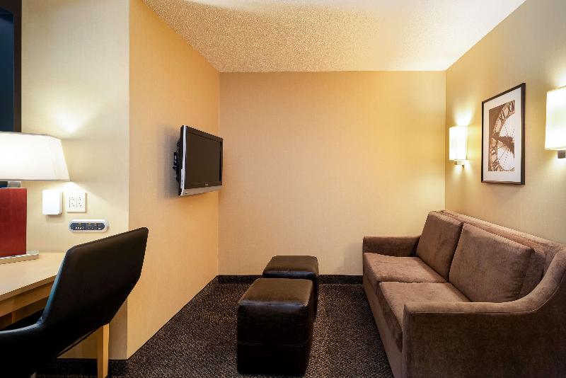 سوئیت جونیور با تخت بزرگ, Doubletree By Hilton Hotel Savannah Airport