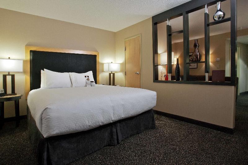 Junior Suite Lit King Size, Doubletree By Hilton Savannah Airport