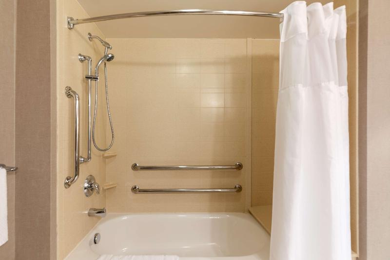سوئیت جونیور با تخت بزرگ, Doubletree By Hilton Hotel Savannah Airport